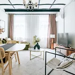 Renovated Modern Flat In Istiklal Avenue דירה *