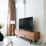 דירה Renovated Modern Flat In Istiklal Avenue *